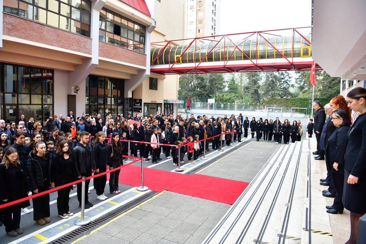 Cumhuriyetimizin kurucusu Gazi Mustafa Kemal Atatürk’ü, aramızdan ayrılışının 87. yılında saygı, sevgi ve özlemle andık.
Törenimizde öğrencilerimiz, öğretmenlerimiz ve yöneticilerimizle birlikte Atamızın ilke ve değerlerine bir kez daha bağlılık sözümüzü yineledik.
#10kasım