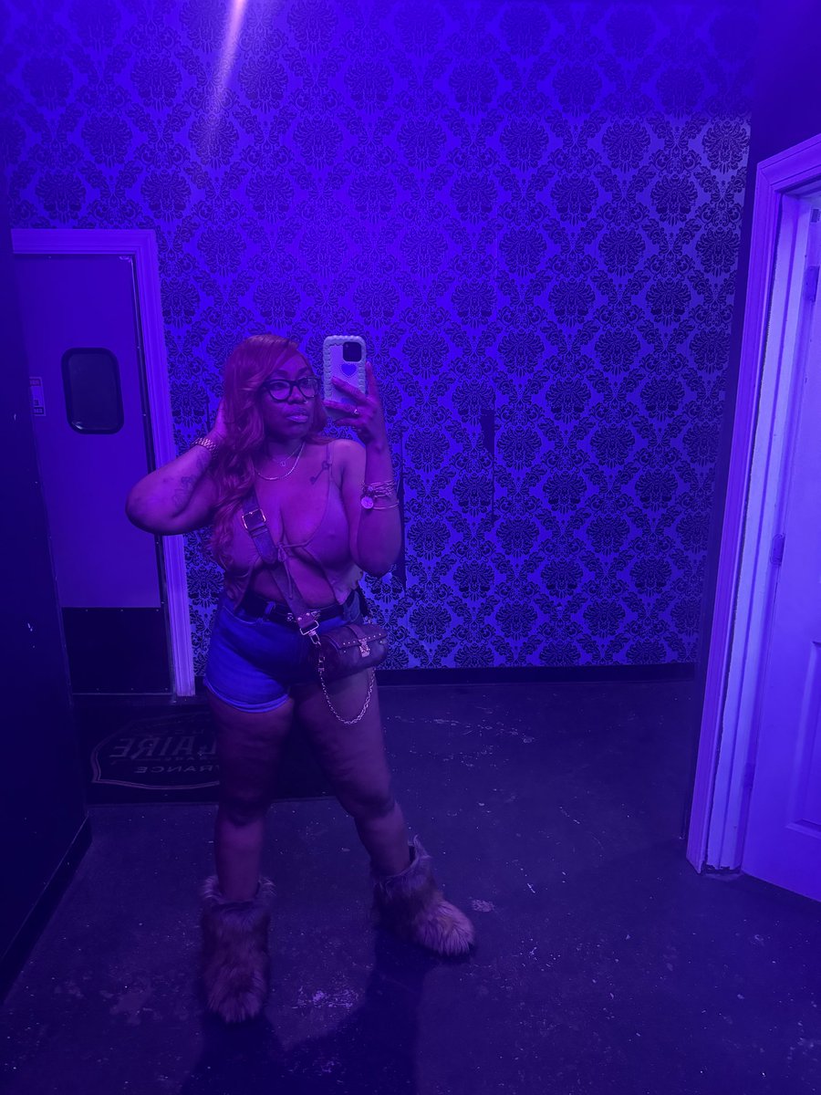 JordanZhanee's tweet photo. Life lit, niggas sick….. that’s it THE END 😘💋 https://t.co/t28DtEqyye