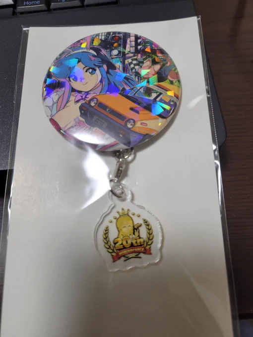 株式会社シティコネクションさんの20周年企画の参加賞が届きました とても可愛いクラリスの缶バッジにアクリルキーホルダーが付いていてオシャレです ありがとうございます