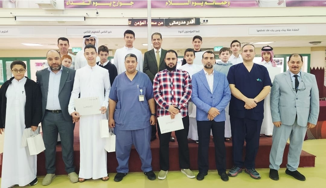 dohapschool's tweet image. تكريم إدارة المدرسة ممثلة بالنائب الإداري الأستاذ علي المري والنائب الأكاديمي الأستاذ أحمد عطية للطلبة الأوائل في اختبارات منتصف الفصل الدراسي الأول للعام الأكاديمي 2025/2026