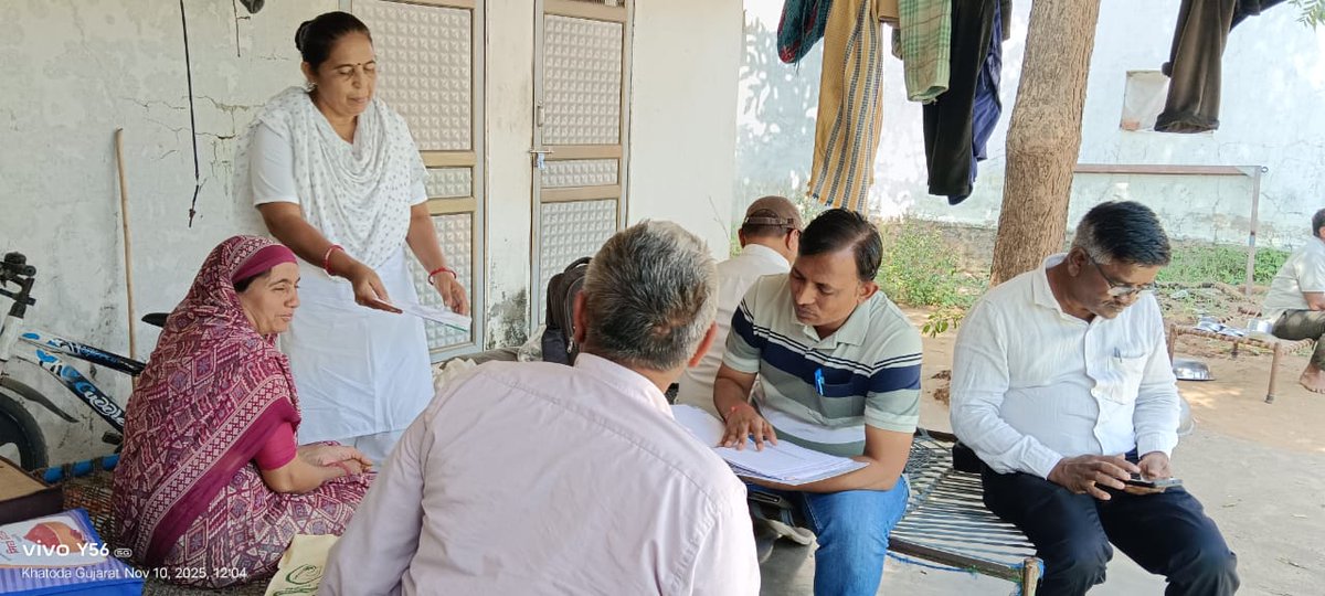 Thovadnagarmeh's tweet image. આજરોજ ખતોડા ગામમાં NVBDCP H to H રાઉન્ડ અંતર્ગત તાલુકા હેલ્થ ઓફિસર સાહેબ સાહેબ દ્વારા હાઉસ ટુ હાઉસ કામગીરીનું સુપરવિઝન અને માર્ગદર્શન આપેલ તથા જોખમી એએનસી ની મુલાકાત કરેલ 
At Khatoda AAM Khatoda phc Karbatiya ta vadnagar
@CDHOMeh @prafulpbjp