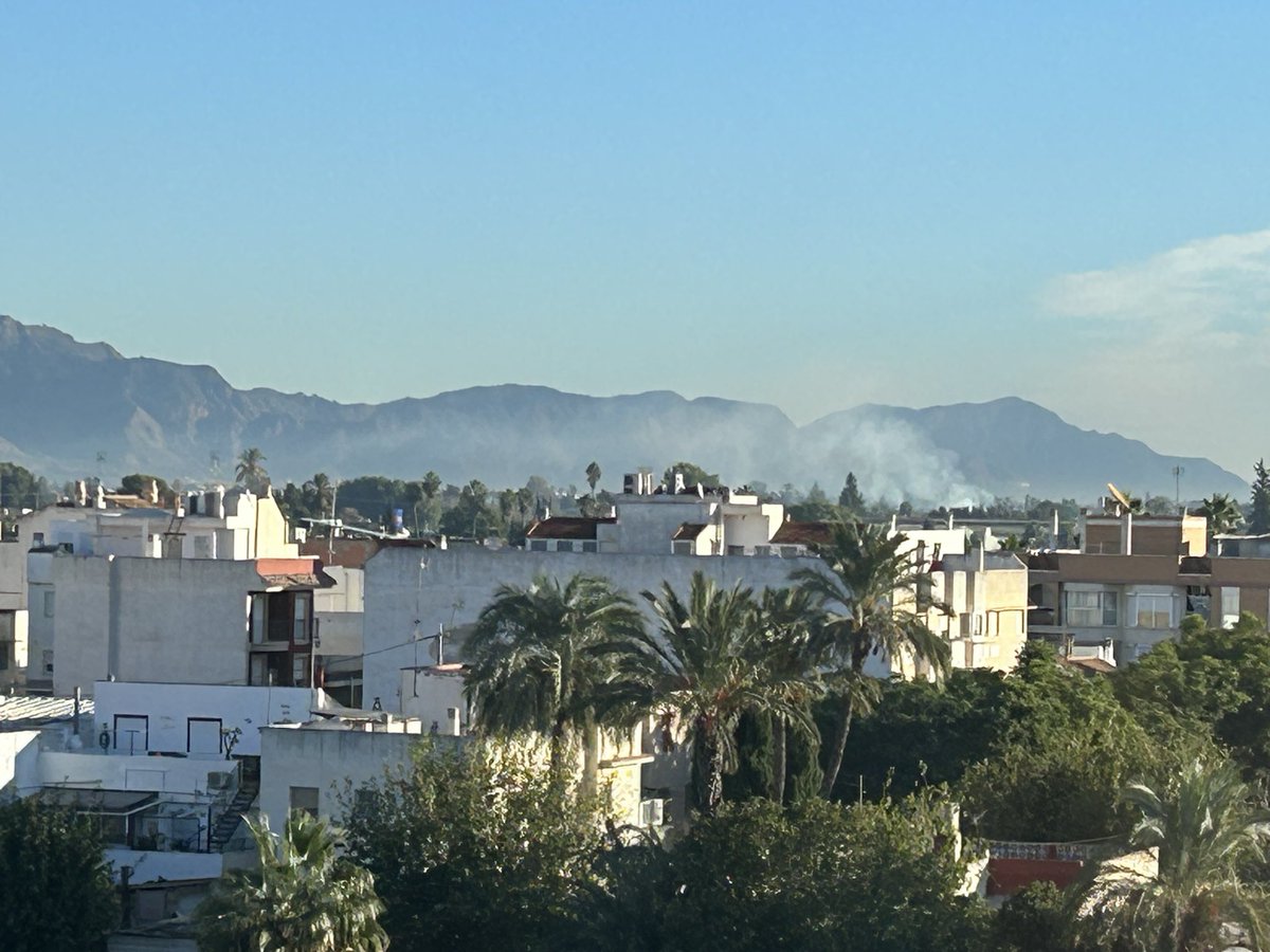 Así empieza el Lunes para los murcianos, siendo contaminados impunemente por agricultores que hacen quemas agrícolas a diario y sin reparo. <a href="/PPRMurcia/">PP Región de Murcia</a> y <a href="/regiondemurcia/">Gobierno de la Región de Murcia</a> nos estáis matando silenciosamente! <a href="/sanidadgob/">Ministerio de Sanidad</a> y <a href="/mitecogob/">Transición Ecológica y Reto Demográfico</a> cuándo vais a actuar?