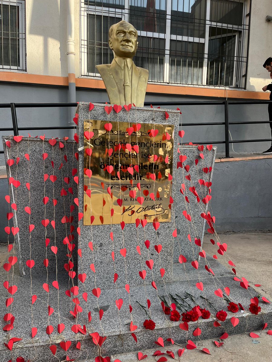 “Benim naçiz vücudum elbet bir gün toprak olacaktır, fakat Türkiye Cumhuriyeti ilelebet payidar kalacaktır.” 🇹🇷 ♾️🖤