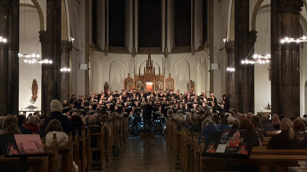 irreplaceableei's tweet image. 독일에 왔으면 오케스트라는 들어 줘야겠지~