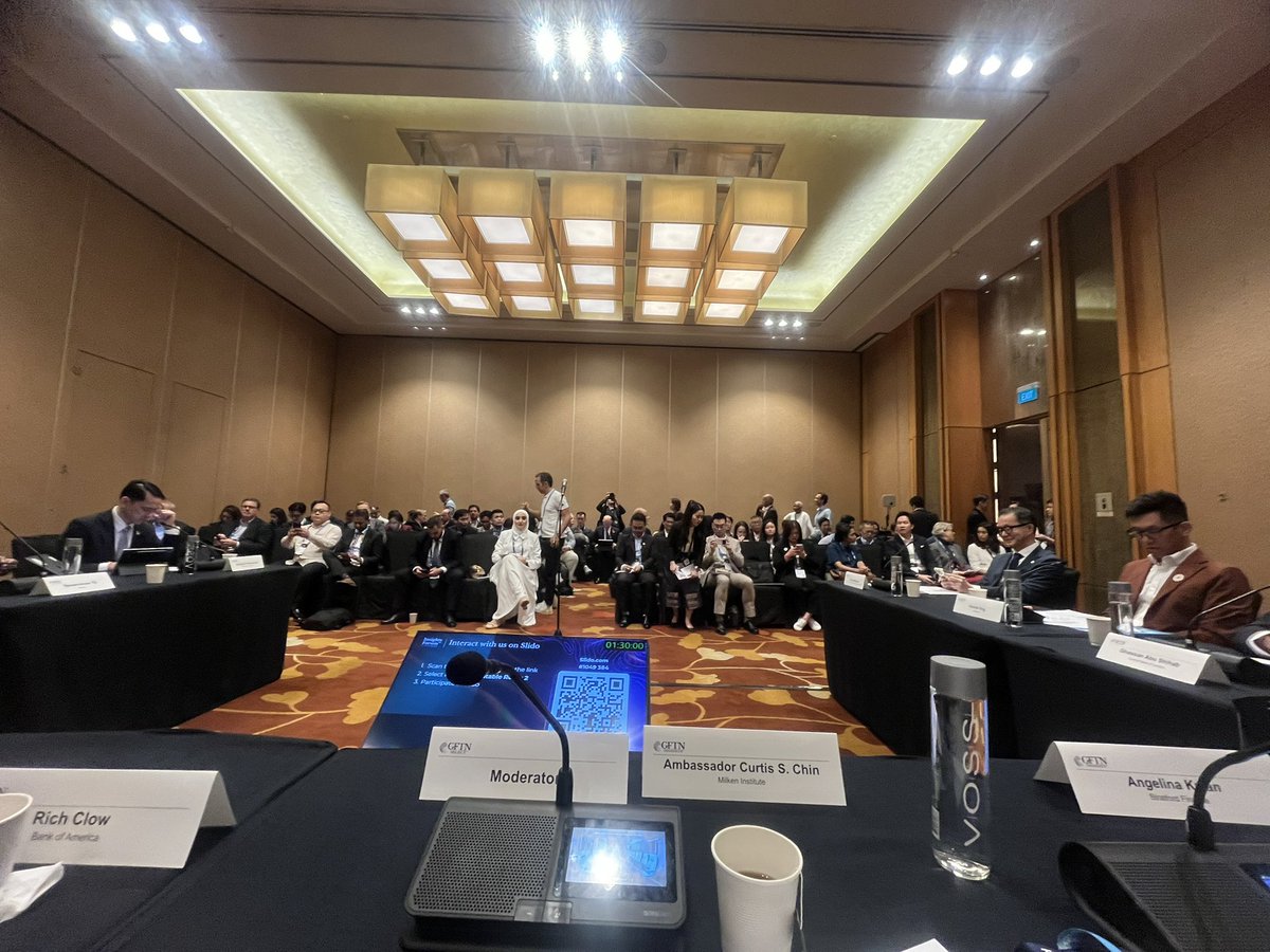CurtisSChin's tweet photo. #Singapore 🇸🇬
#Monday in #TheLionCity & just wrapped leading a Global Finance & Technology Network (#GFTN) #InsightsForum @gftn_official on #geopolitics, #power & #payments…
#FintechFest @MAS_sg @MilkenInstitute @NValentineTV @MichaelPiwowar @MI_CFM https://t.co/LYFOeg74ab https://t.co/rFcvtJimOF