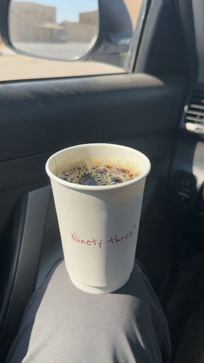 أبيات مُهداه الى قهوة الحادية عشر صباحاً :

عاد لك فالبال ذكرى وفالخافق مكان 
يابعد عمر السنين الشحاح الممحله 

ماتنسيني لياليك .. طيّات الزمان 
وأنت في يوم من الأيام سيّد مرحله

- عبدالعزيز العبلان