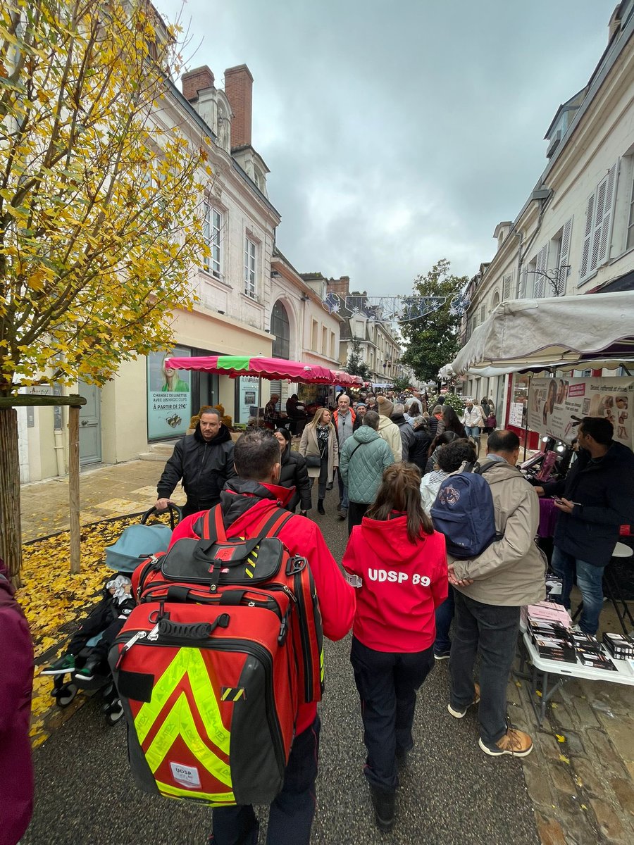 #DPS | Merci à nos 10 secouristes qui ont participé activement au dispositif de secours à l’occasion de la Foire saint Martin à Auxerre.