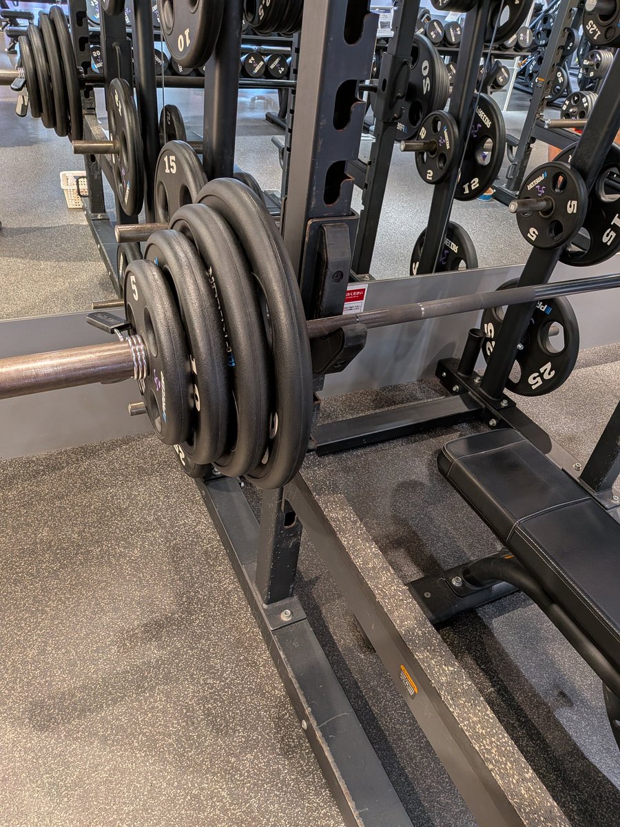 ベンチプレス120キロ達成した！！！
なんとなくイケる気がすると思ってやったら出来たわ💪💪💪