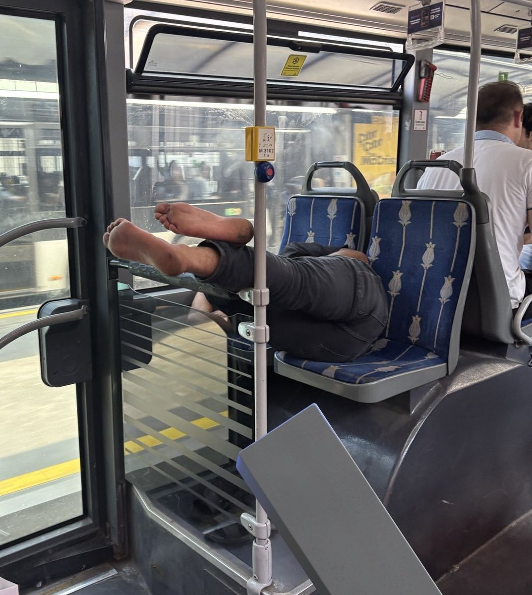 12345kldn's tweet image. saat 9u 5 geçe bizim vaziyet