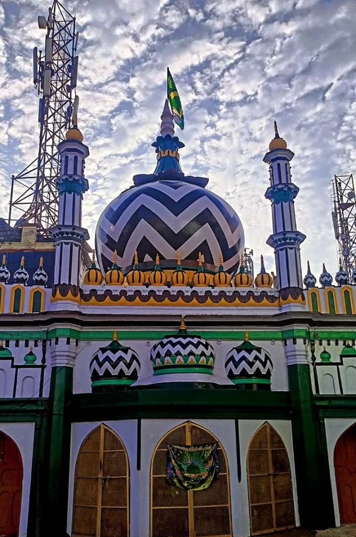 करम  हिंदी  मुसलमानों  पे  है  सारे  बुज़ुर्गों  का
वकार-ए-सुन्नियत बाक़ी मगर अहमद रज़ा से है!

 رضی اللہ تعالیٰ عنہ❣️
#ILoveBareilly