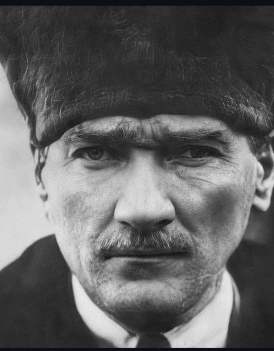 Laik, halkçı, aydınlanmacı cumhuriyetimizin kurucusu Mustafa Kemal Atatürk’ü saygı, sevgi ve minnetle anıyoruz. 

#MustafaKemalAtatürk
#10Kasım