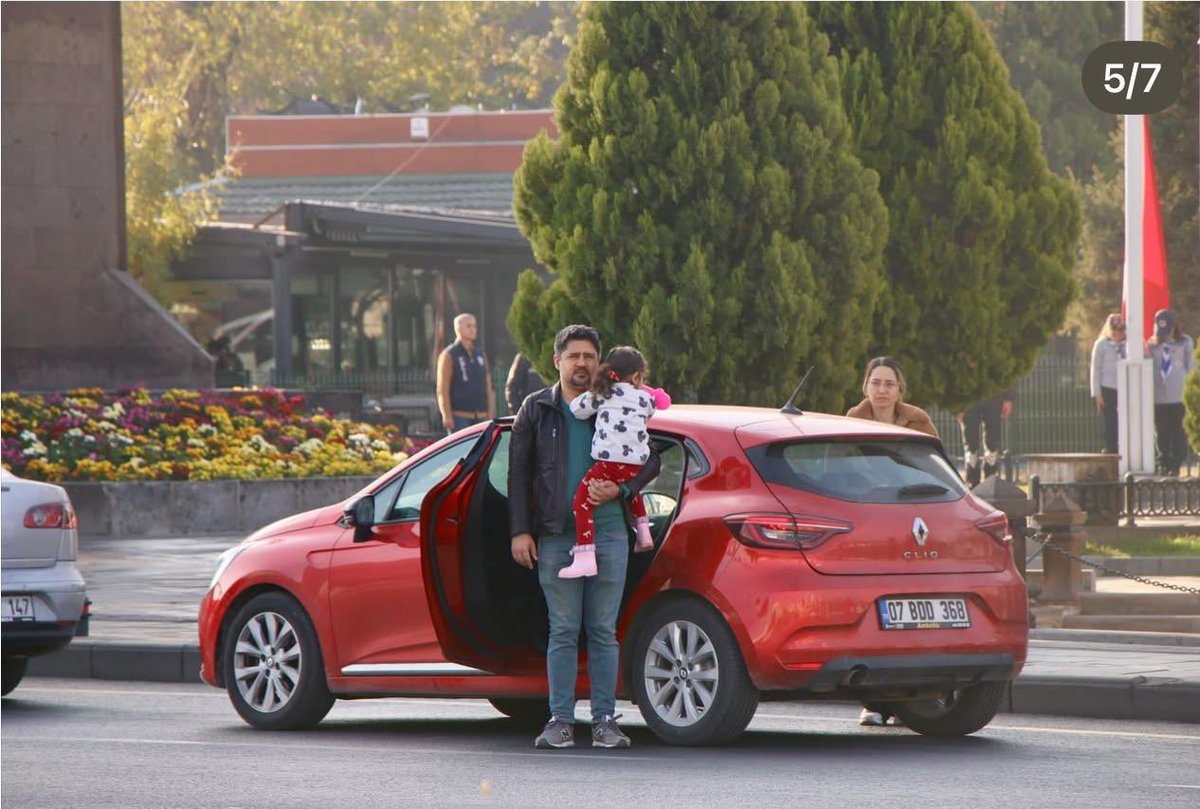 Cumhuriyetimizin kurucusu Gazi Mustafa Kemal Atatürk; vefatının 87. yılında Cumhuriyet Meydanı’nda düzenlenen törenle anıldı.
Çelenk sunumuyla başlayan törene Valimiz Gökmen Çiçek, protokol üyeleri, STK’lar, öğrenciler ve vatandaşlar katıldı.