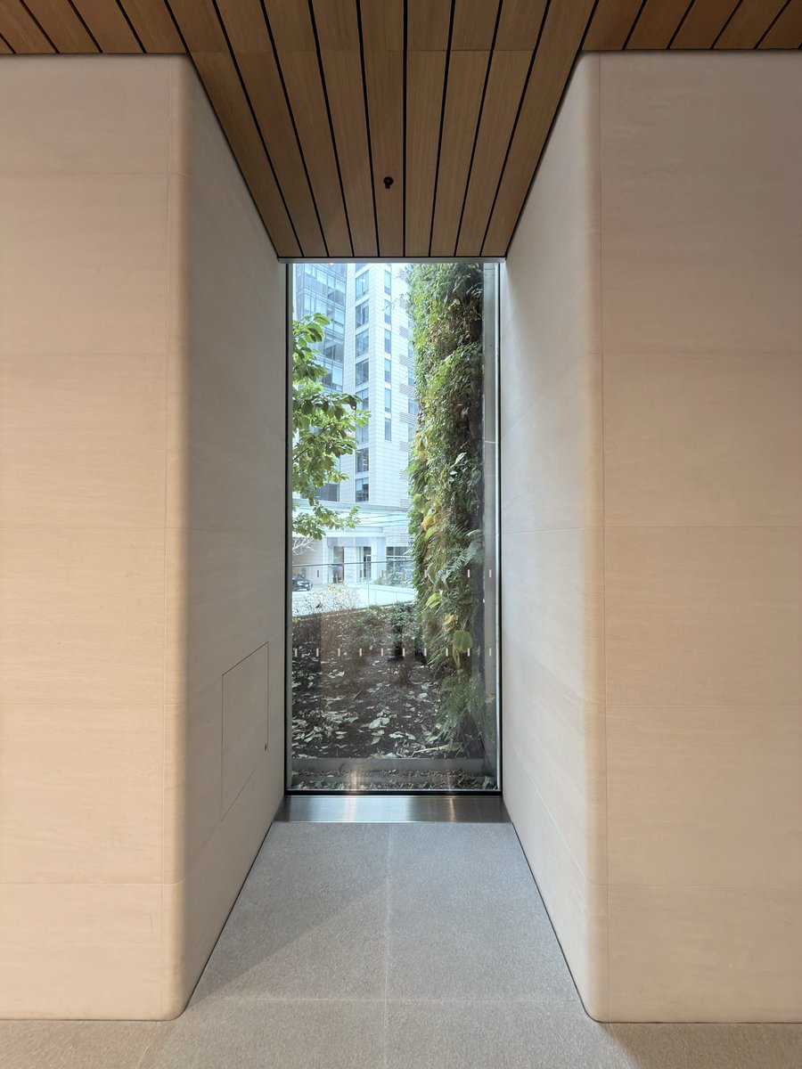 faythebest's tweet image. Hello from the beautiful Apple Pacific Centre. #applestore #vancouver