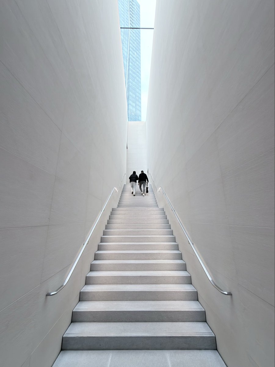 faythebest's tweet image. Hello from the beautiful Apple Pacific Centre. #applestore #vancouver