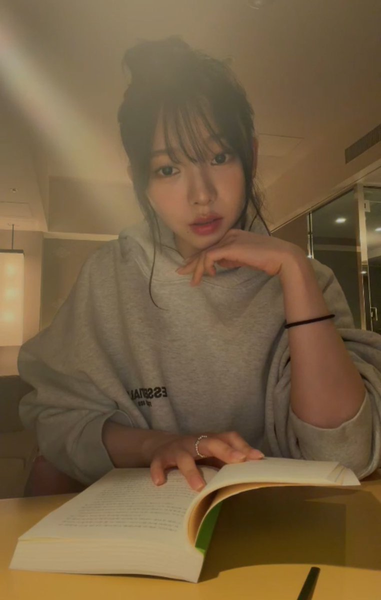 patamaii's tweet image. study with me กับพี่น่า นี่คงไม่มีสมาธิ แกสวยเกินอะ 😭