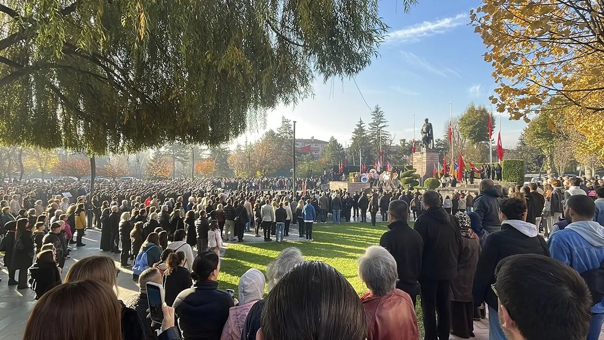 bilfels's tweet image. #10Kasım 
#Atatürk 
Sonsuza denk milletinin kalbinde yaşayacak...