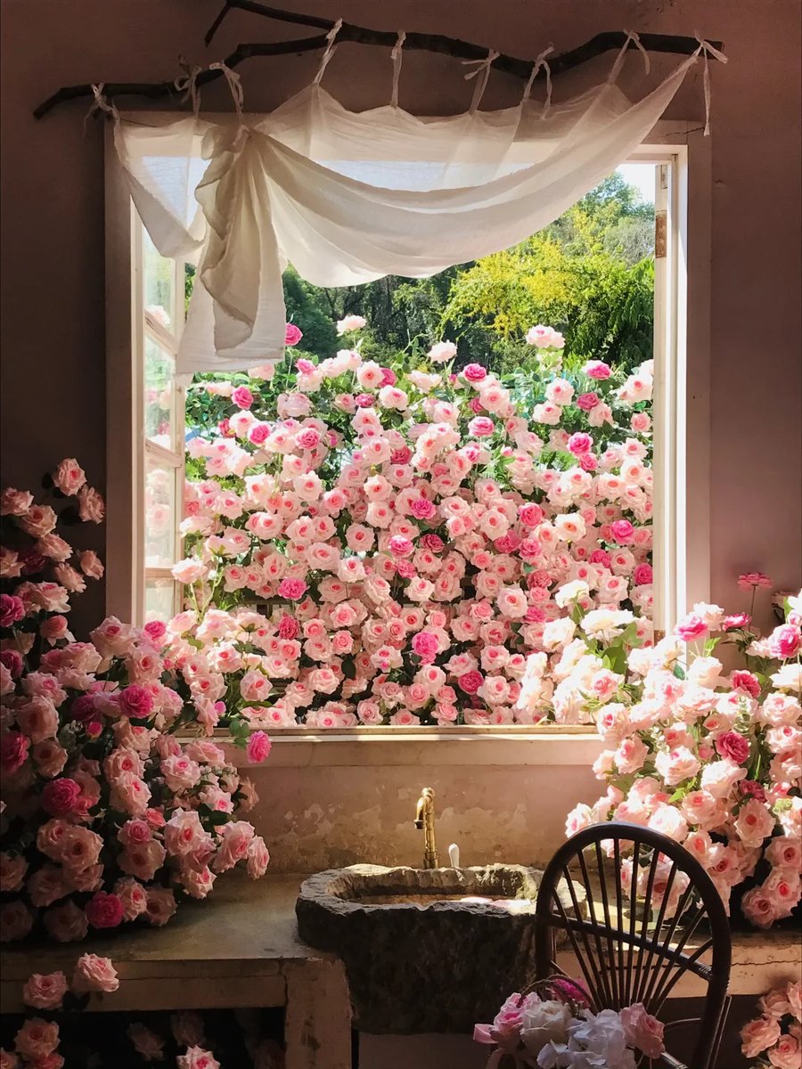 visit_wuhan's tweet image. Step into East Lake’s fairy-tale wonderland! Encounter cozy cottages, sweet market aromas, family fun, and healing moments. Wander, breathe fresh air, snap photos—soak up childlike joy!
#EastLakeWuhan #FairyTaleVibes #WuhanTravel #FamilyFun #HealingMoments