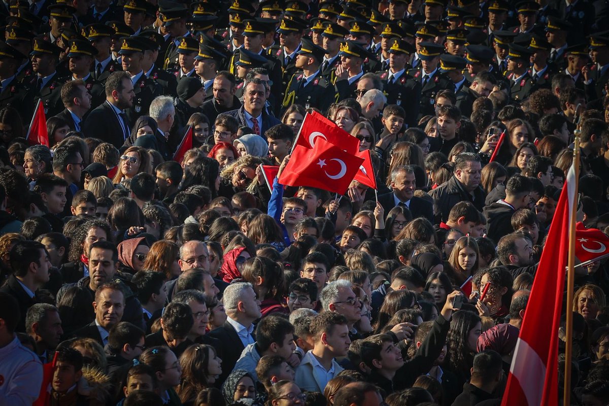 herkesicinCHP's tweet image. Genel Başkanımız Özgür Özel, Cumhuriyetimizin ve Partimizin kurucusu, Büyük Önderimiz Gazi Mustafa Kemal Atatürk’ün vefatının 87’nci yıldönümünde, Anıtkabir&apos;de düzenlenen resmi törene katıldı.