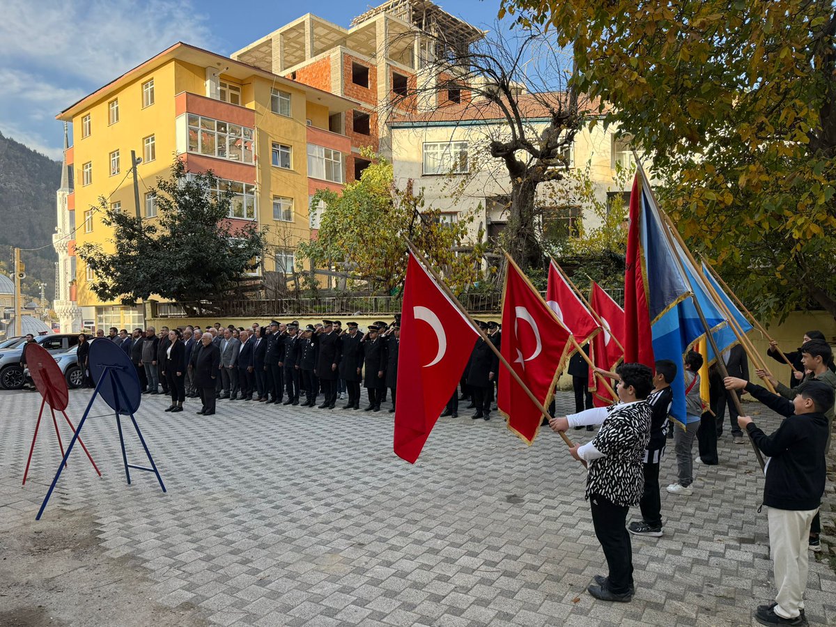 Kaymakamımız Sn.Nur Yalçınkaya ve kurum amirlerinin katılımıyla Ulu Önder Mustafa Kemal ATATÜRK’ün ebediyete irtihalinin 87. Yıldönümü nedeninle 10 Kasım Atatürk’ü Anma Programı kapsamında Atatürk Anıtı’na Çelenk Sunma Töreni düzenlendi.