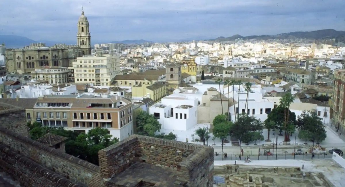 La <a href="/AndaluciaJunta/">Junta de Andalucía</a> sigue haciendo caja con la subasta de suelo público: más de 1,2 millones por 23 parcelas en Málaga y Cártama elespanol.com/malaga/2025110…