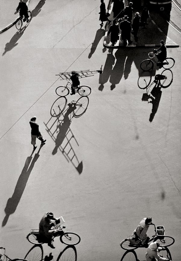 eyeonaxis's tweet photo. Copenhagen, Denmark, 1940s  |  Erik Petersen https://t.co/V9mgxBlhEa