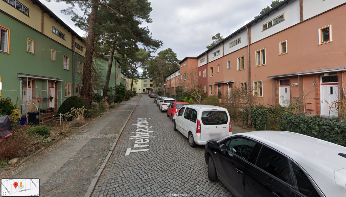 YhUrbanPlanner's tweet photo. The "Papageiensiedlung" in Berlin (Onkel Toms Hütte) was designed by architect and urban planner Bruno Taut between 1926 and 1931. The estate got its nickname, Papageiensiedlung (Parrot Estate), because of its brightly colored, parrot-like facades.
#citiesskylines https://t.co/JukRzZbGQe