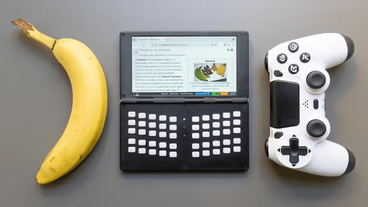 dfrobotcn's tweet image. 🔥 This pocket-sized Linux computer by Redditor stopdesign is a coder&apos;s dream!

Built with a Pi Zero 2 W, fold-open design, and 8,000 mAh battery for distraction-free coding anywhere.

Physical keys &amp;gt; touchscreens for this beauty!

hackster.io/news/a-distrac…

#RaspberryPi #DIY