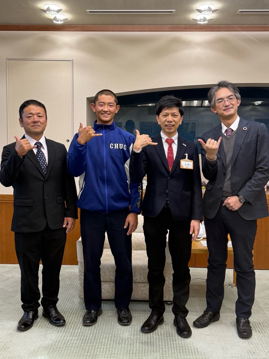 ／
⚾️読売ジャイアンツ 育成3位指名⚾️
豊橋中央高校の松井蓮太朗選手が決意を語る！
＼

2025 年プロ野球ドラフト会議で読売ジャイアンツ（巨人）に育成3位で指名された、豊橋中央高校の松井蓮太朗選手が市長を訪問しました👏