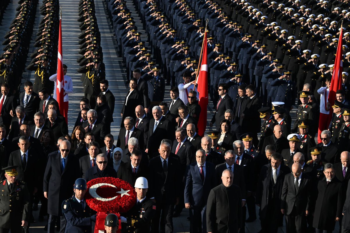 Genel Başkanımız Sayın Müsavat Dervişoğlu ile birlikte Türk Milleti’nin banisi Ulu Önder Atatürk’ü ebediyete irtihalinin seneyi devriyesinde Anıtkabir’deydik.
Aziz ruhun şad olsun.
Türk Milleti sonsuza kadar minnettardır.