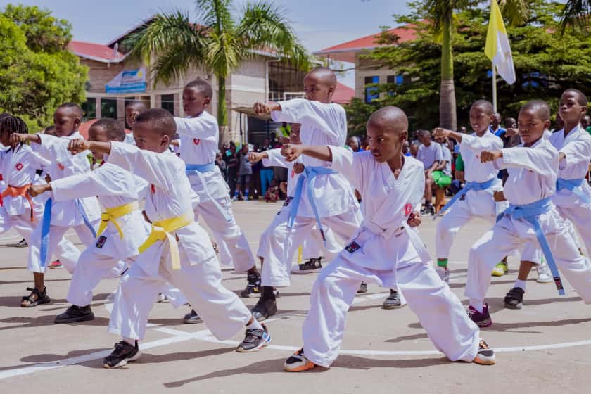 Rwanda_Sports's tweet image. Mu mpera z’icyumweru gishize, mu turere dutandukanye hatangijwe imikino y’ibigo by’amashuri (Interschool sports activities 2025-2026) . Aya marushanwa agamije gukomeza kuzamura impano z'abato mu mikino itandukanye. 

#RwandaSports #FutureChampions
