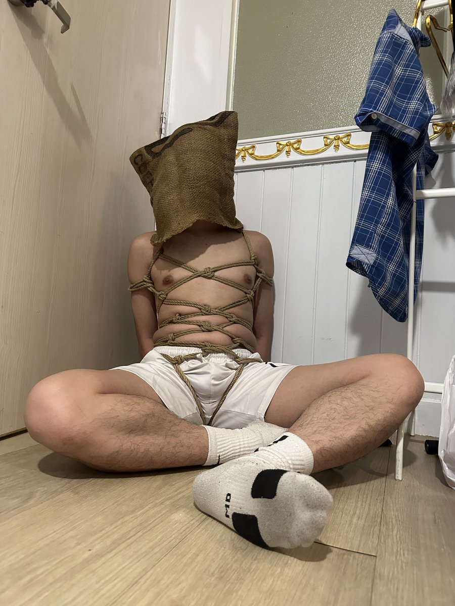 捆綁

繩師 <a href="/wti77813/">森鼠(繩精病末期の繩人)</a>