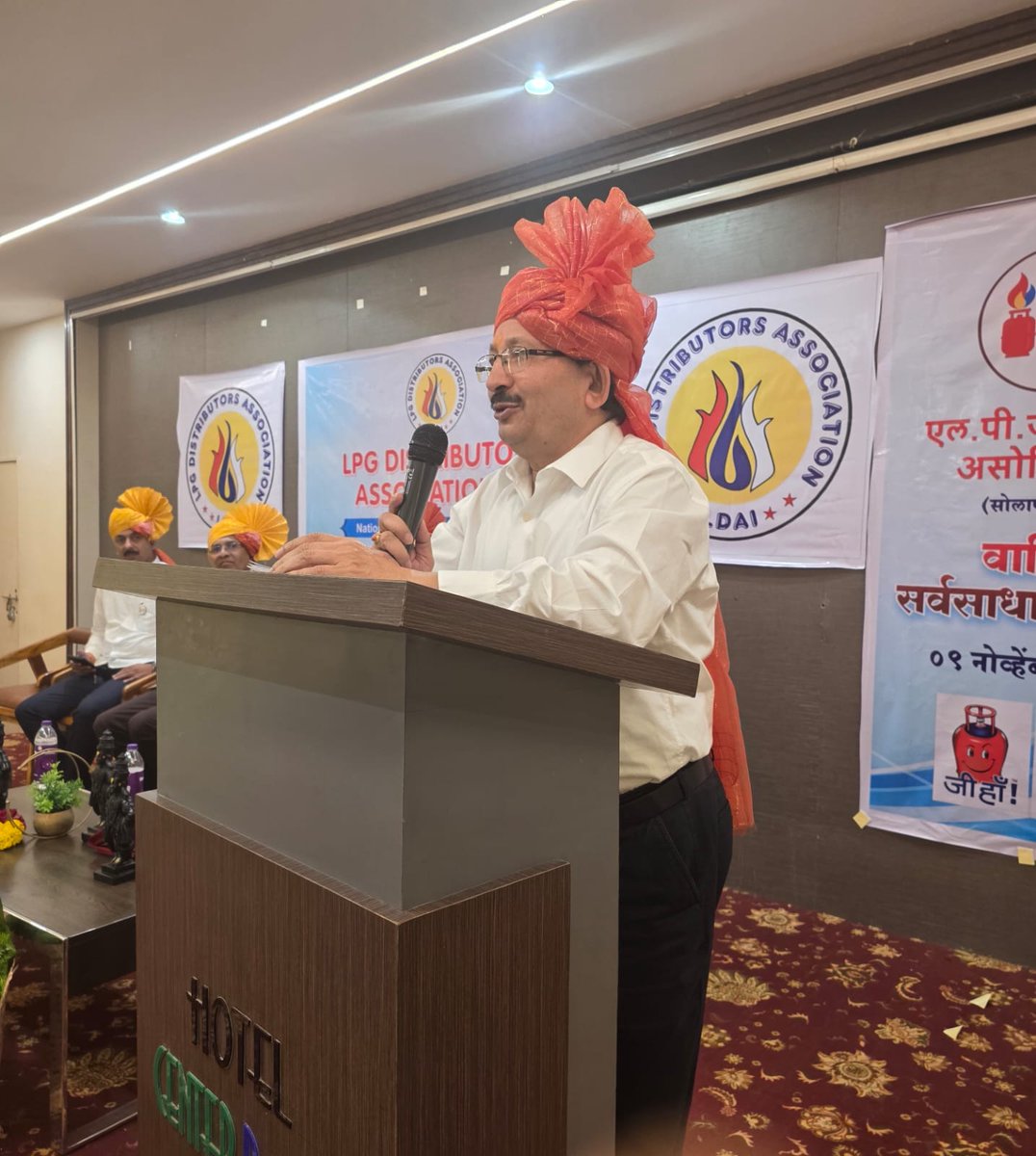 lpgdai24's tweet photo. 9 NOV| Today’s Solapur dealers meet focused on detailed discussions regarding commission-related issues and future course of action. @PMOIndia @HardeepSPuri @SunilTatkare @PetroleumMin @CMD__HPCL @BPCLLPG @ChairmanIOCL @PPACIndia @CMOMaharashtra @TV9Marathi @abpmajhatv https://t.co/jHf9zeiUcz