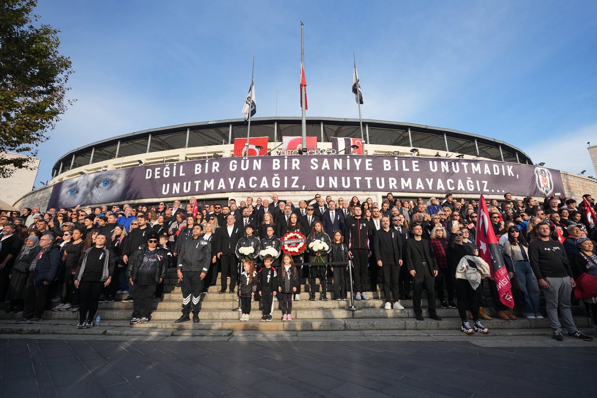 Besiktas's tweet photo. Ulu Önderimiz Gazi Mustafa Kemal Atatürk’ü Andık

🔗 https://t.co/dOpZuSvEBy https://t.co/BVnEOPUTCt