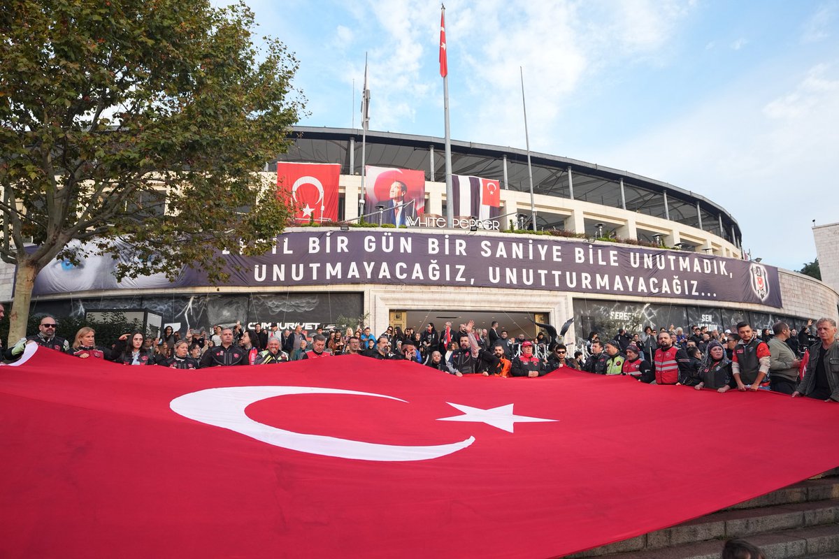 Besiktas's tweet photo. Ulu Önderimiz Gazi Mustafa Kemal Atatürk’ü Andık

🔗 https://t.co/dOpZuSvEBy https://t.co/BVnEOPUTCt