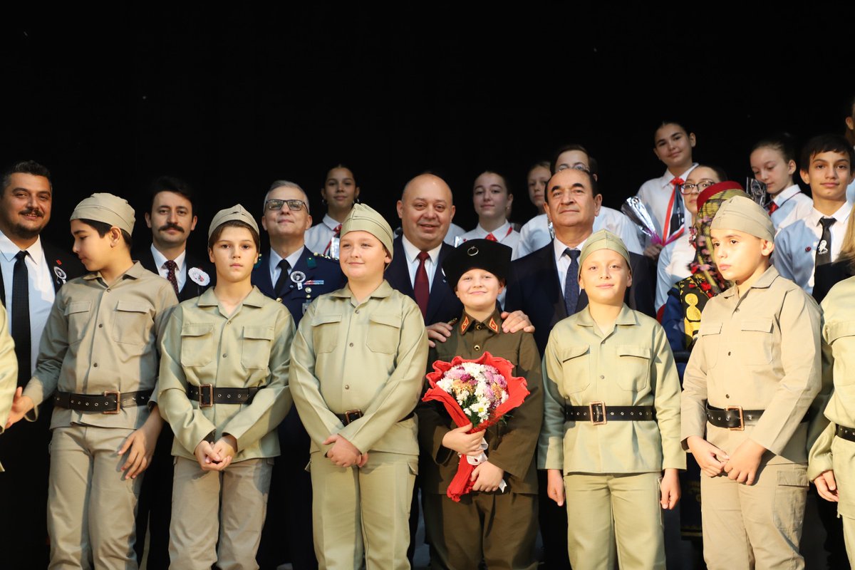 gonenicinchp's tweet photo. Cumhuriyetimizin Kurucusu Gazi Mustafa Kemal Atatürk’ü saygı, özlem ve minnetle andık. Resmî törenin ardından alternatif çelengimizi sunduk ve Kaymakamlığımızın düzenlediği anma programına katıldık.
#10Kasım #Atatürk #CHPGönen #KaanAktay https://t.co/4a64J7sLUl