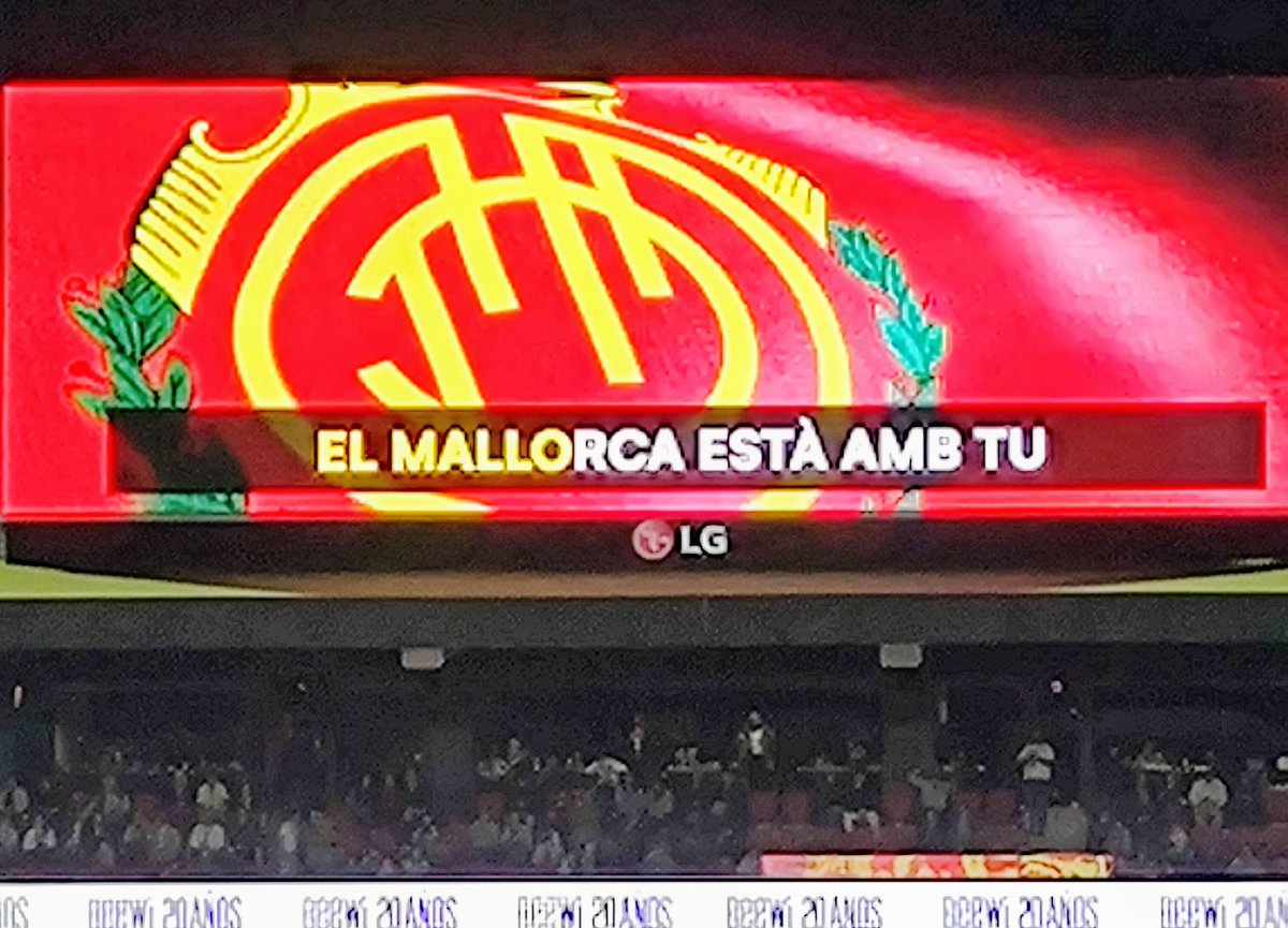 El del karaoke sigue sin saberse el himno #TOTMallorcaEstàAmbTu #SoyUnHater