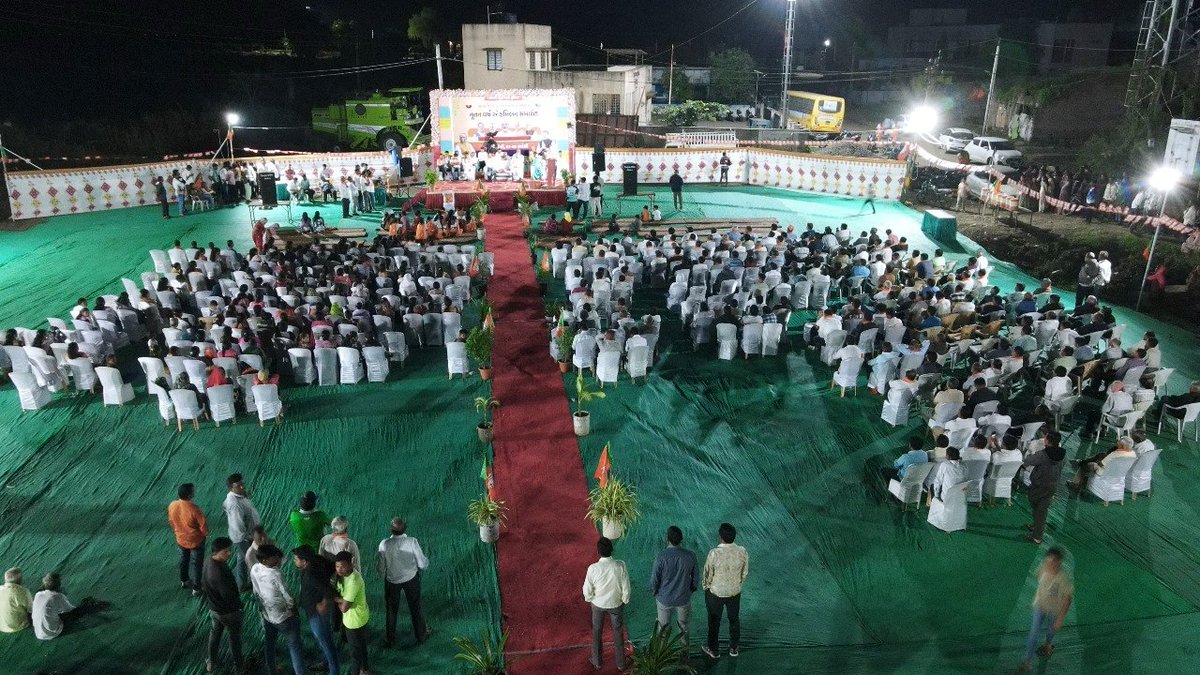 અંકલેશ્વર-હાસોટ વિધાનસભામાં સમાવિષ્ટ ખરચ જિલ્લા પંચાયત સીટનું યોજાયેલા “નૂતન વર્ષ સ્નેહમિલન સમારોહ” પ્રસંગે સંગઠનના અડીખમ આધારસ્તંભ એવા સૌ કર્તવ્યનિષ્ઠ કાર્યકર્તા મિત્રો, વડીલો તથા નગરજનોને વિક્રમ સંવત ૨૦૮૨ના નૂતન વર્ષની હાર્દિક શુભકામનાઓ પાઠવી.