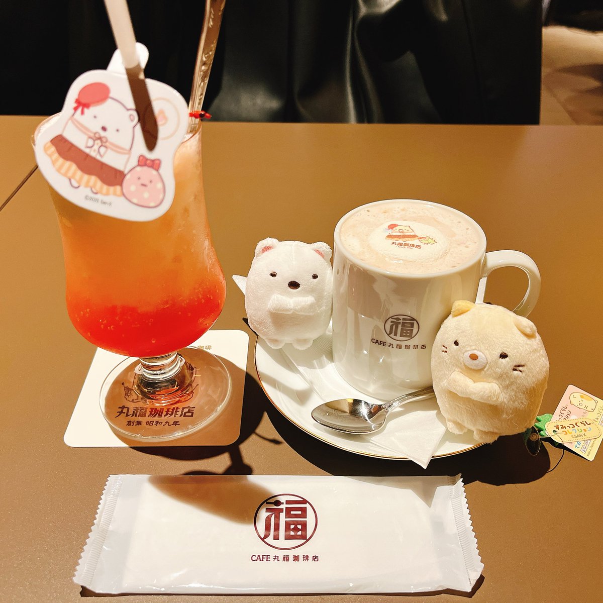 mama_gohan's tweet image. こんばんは🌇

丸福珈琲店×すみっコぐらしコラボフェア〜に行ってきました🥰

「喫茶すみっコでチョコレートフェア」
と謳われてるだけあって
チョコレートアイスと
ホットチョコレートが
とーっても美味しかったです🍫

#Sumikkogurashi  #丸福珈琲店 #ルクア
#おやつの時間 #スイーツ