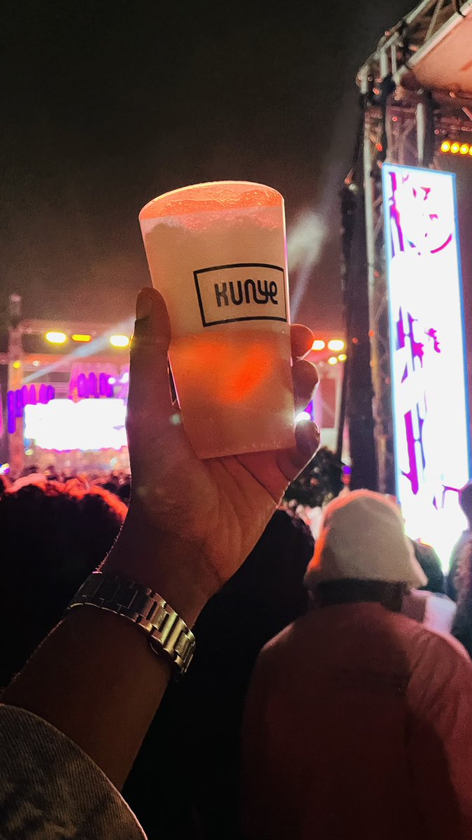 ThaboSlen's tweet photo. Mad fun.. 🍻🍺
#kunye
#shimza https://t.co/FlO9hNUCKr