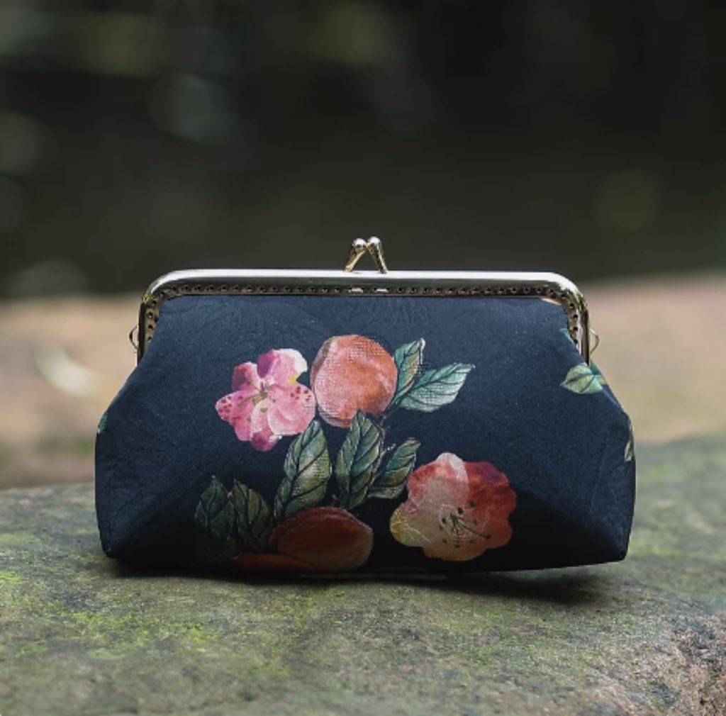 NATHAN298040's tweet photo. Meet DIY Bag Salon! Full material kits + one-on-one guidance help you sew a stylish bag in 2 hours, capturing creative moments during your trip! #bag #fashion #bags #sewing #travelchina #gifts #laddy  #new https://t.co/lHCVrl99TI
