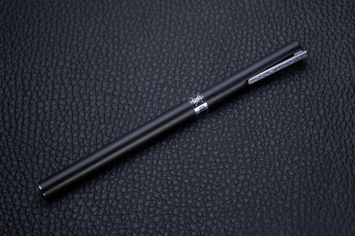 GA200000's tweet image. PLATINUM Z シャープペンシル

マットな塗装で高級感がすごい
見た目よりずっしりしていて書きやすい

ロゴの彫り込みがかっこいい