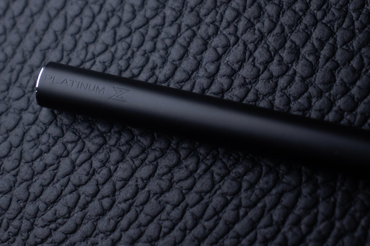 GA200000's tweet image. PLATINUM Z シャープペンシル

マットな塗装で高級感がすごい
見た目よりずっしりしていて書きやすい

ロゴの彫り込みがかっこいい