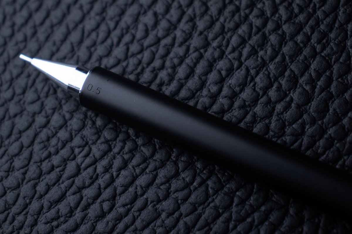 GA200000's tweet image. PLATINUM Z シャープペンシル

マットな塗装で高級感がすごい
見た目よりずっしりしていて書きやすい

ロゴの彫り込みがかっこいい