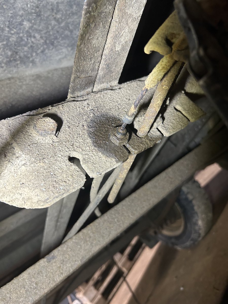 bravo10_4's tweet photo. Very wet today so sorting out major brake problem on n the Nugent trailer, every cable seized!
#thejoys https://t.co/MmQ4j23ghh