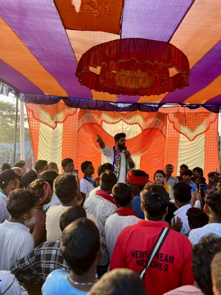 princerajpaswan's tweet photo. बथनाहा विधानसभा क्षेत्र में जनसंपर्क कर राष्ट्रीय लोक जनशक्ति पार्टी के प्रत्याशी अमृता सोनी जी के लिए चुनाव प्रचार किया। https://t.co/4rUg5eFz6c