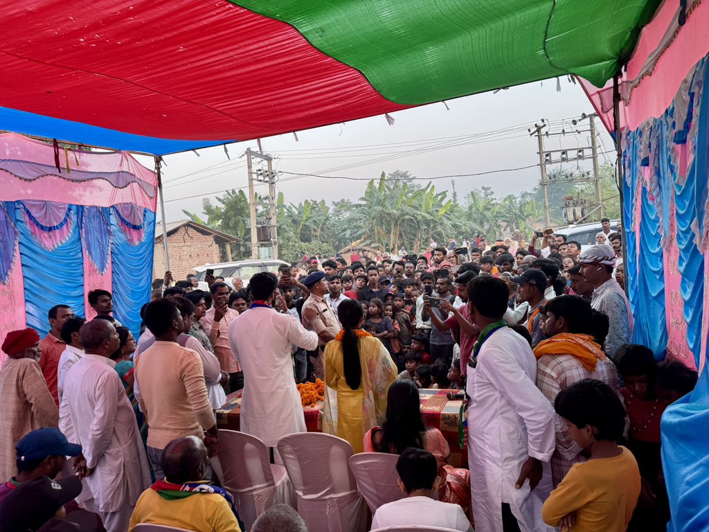 princerajpaswan's tweet photo. बथनाहा विधानसभा क्षेत्र में जनसंपर्क कर राष्ट्रीय लोक जनशक्ति पार्टी के प्रत्याशी अमृता सोनी जी के लिए चुनाव प्रचार किया। https://t.co/4rUg5eFz6c