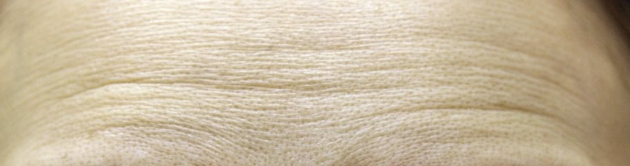 kei9305115910Hm's tweet image. 額の皺の入り方で疑問に思っているんだけど、1枚目みたいな細かく幅の狭い皺と2枚目の幅が広い皺とはどんな肌の違いがあるんだろう？薄肌と厚肌の違いでこうなるのかな？無知すぎて恥ずかしいが🫨そして拾い画ですみません🙇