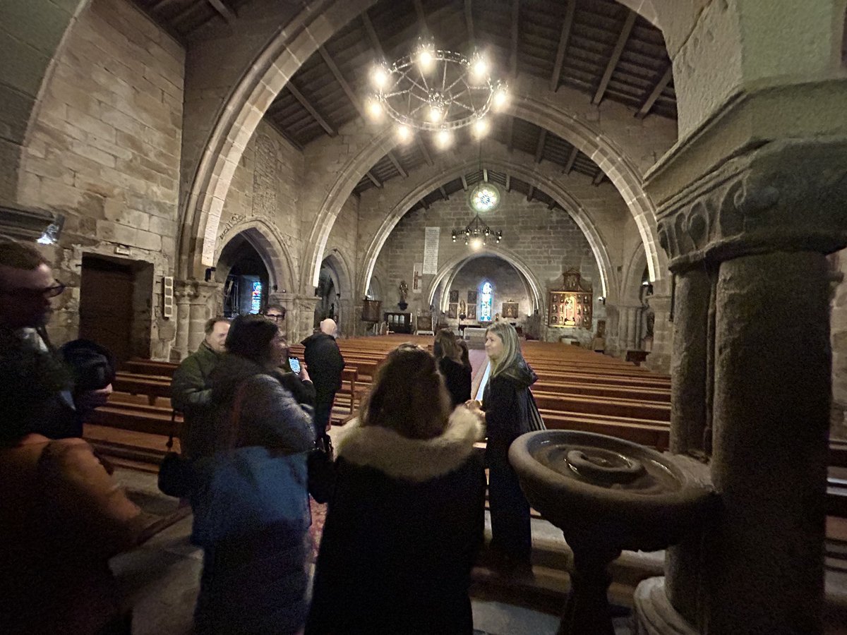 Hoy ha sido un gran día para los alumnos de Muros. Especialmente para los del 5° de primaria del CEIP Ramón de Artaza y los de 1° de la ESO del IES As Insuas, que se han llevado los dos primeros premios del concurso escolar que organizó Via Querinissima.