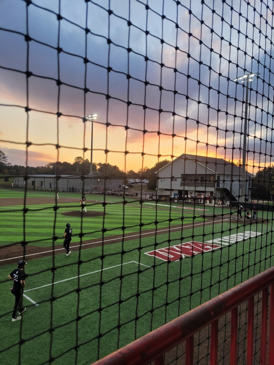 Sam Lowe tweet media