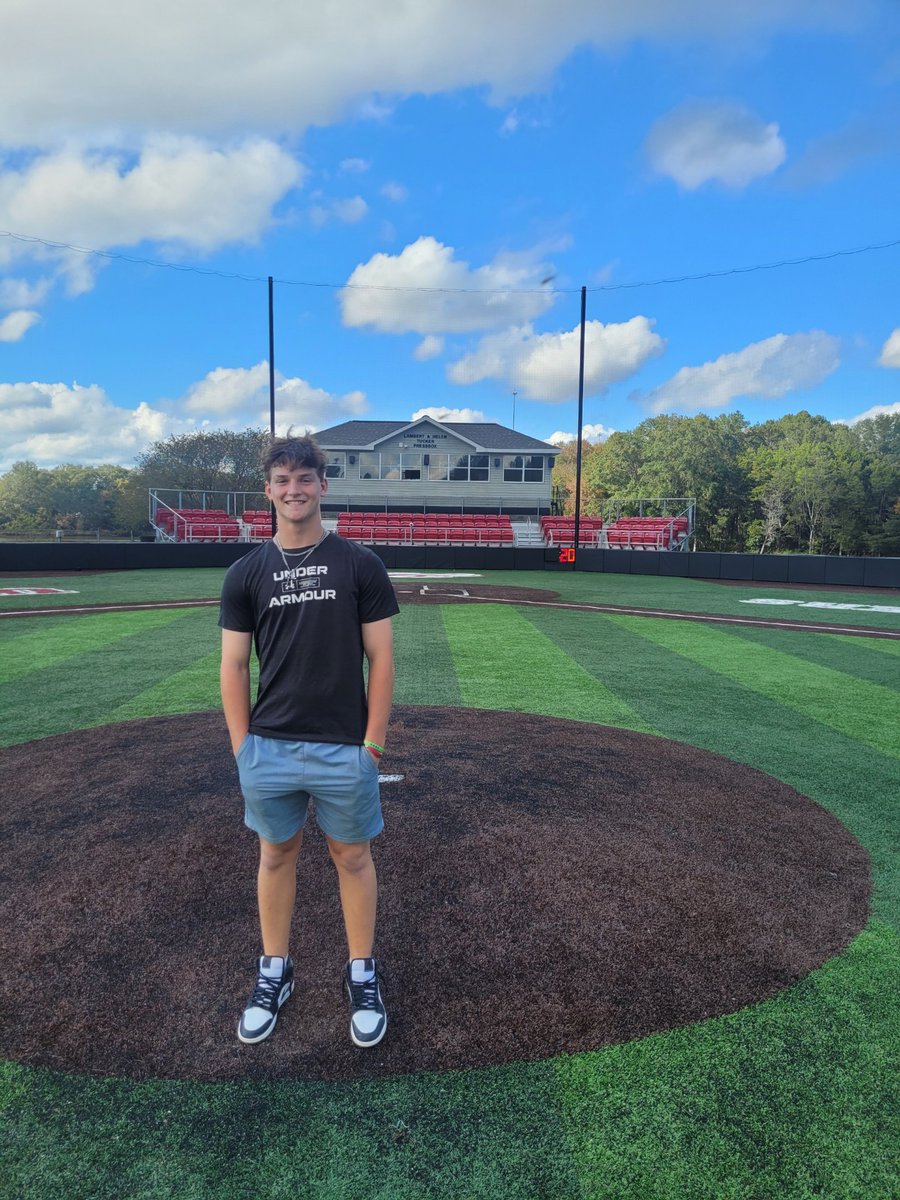 Sam Lowe tweet media